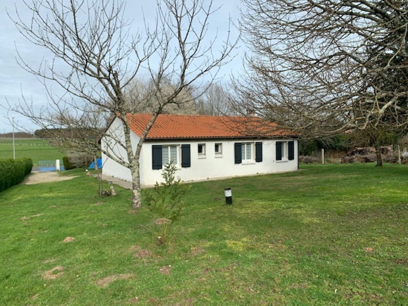 Dpt Charente Maritime (17), à vendre VALLET maison 4/5 Piéces