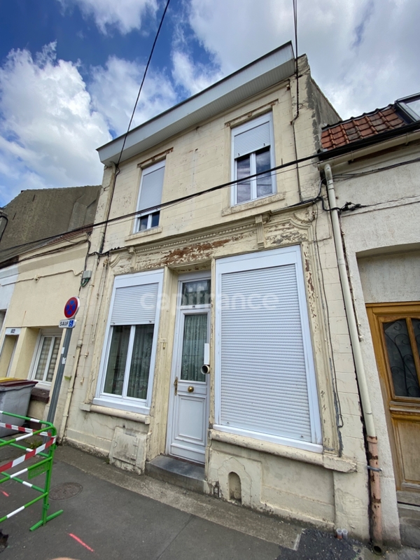 Dpt Pas de Calais (62), à vendre HENIN BEAUMONT maison P5 de 100 m²  sur un terrain de 385 m²