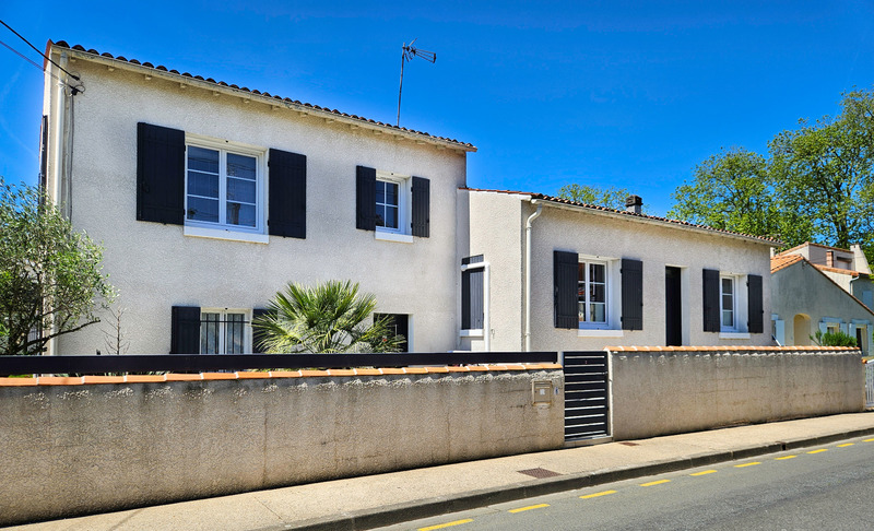 Dpt Charente Maritime (17), viager à vendre SAINTES maison P0