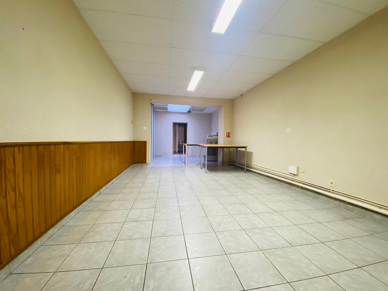 Image d'un local commercial et 3 bureaux 104 m2, salle de réunion, salle de bain. à vendre la pacaudiere (42) à 62000€ à vivans (42310)