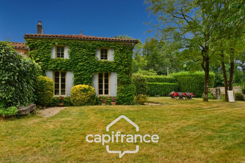 Image d'un maison à vendre 6 pièces proche de saint jean d'angely (17) sur 3600m² de terrain avec piscine et dépendances à 349000€ à voissay (17400)