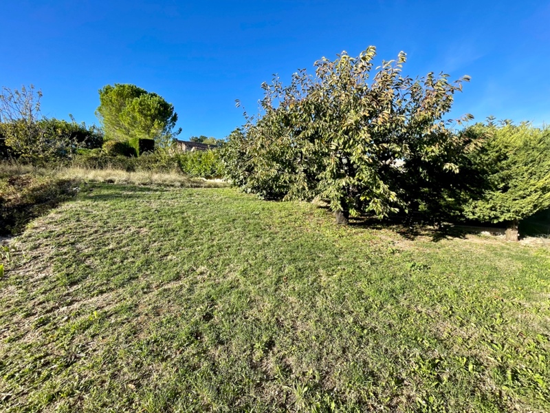 Image d'un à vendre : terrain constructible de 593 m² à apt - cadre idéal à 85000€ à apt (84400)