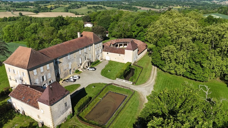 Image d'un dpt gers (32), à vendre marciac proche , beau chateau dominant sur 8ha ideal acueil public, evenementiel, résidence séniors, communauté, habitat partagé à 1800000€ à marciac (32230)