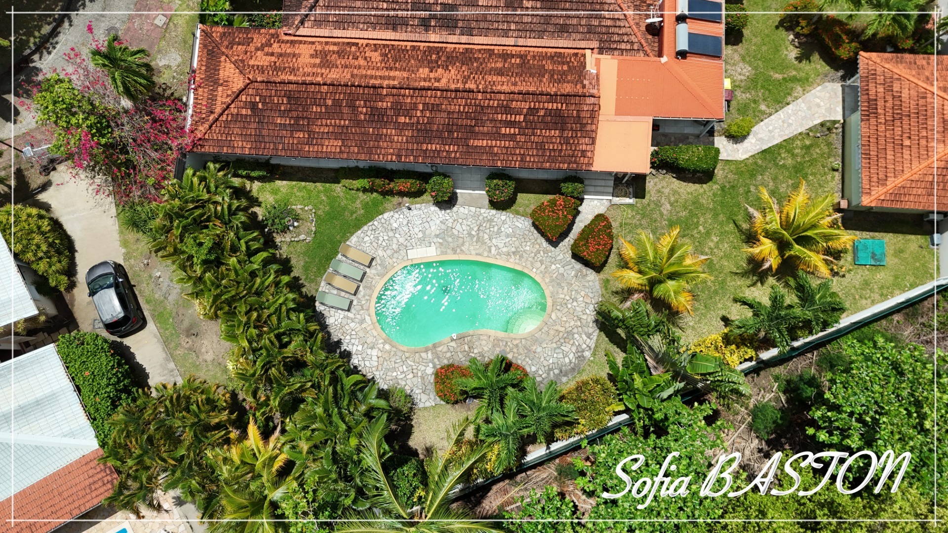 Sainte-Anne Plage – Villa T7 de 220 m²hab.+ 231m2 de terrasses - Piscine - bungalows annexes– Terrain 1 409 m² – Martinique (972)