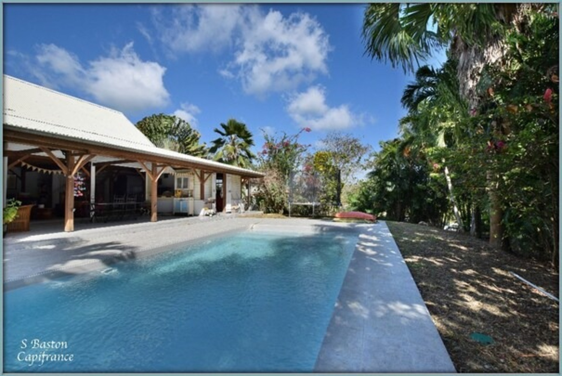 LES TROIS ILETS VILLA P6 bis -165 m² Hab / - Terrain de 986 m² - Piscine - Plain pied - A Vendre Martinique (972)