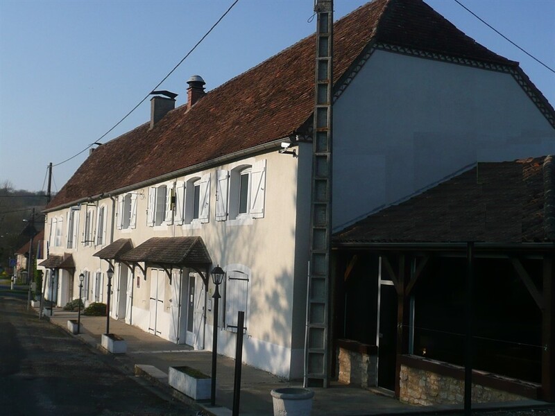 Dpt Lot (46), à vendre proche de GOURDON maison P18 de 420 m² - Terrain de 2466 m²