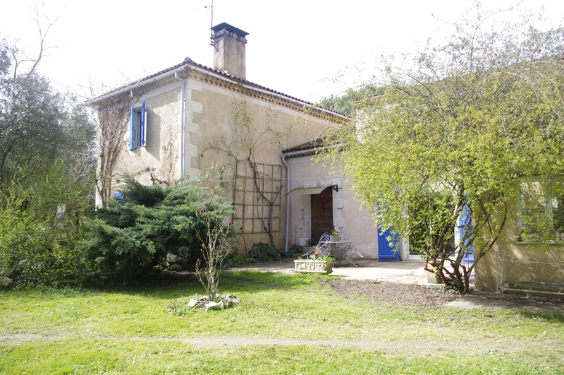 SAINT JEAN POUTGE 32, à vendre propriété de charme 8 pièces , dépendances et terrain arboré avec point d'eau