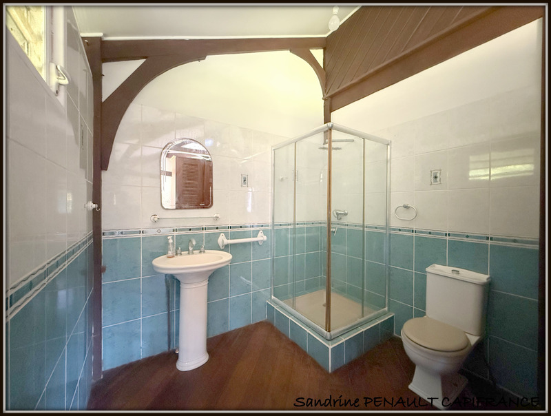 A VENDRE A MONTSINERY TONNEGRANDE (CARAPA) UNE MAGNIFIQUE PROPRIETE T6 DE 268 m² - TERRAIN 1 HECTARE - AU PRIX DE 392000 €