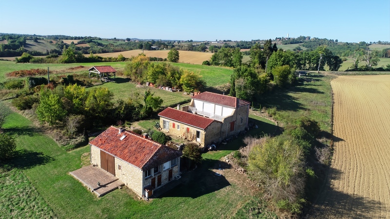 Dpt Gers (32), à vendre proche de LUPIAC- Ensemble de 3 maisons - P6 de 187 m² - Terrain de 29366 m2