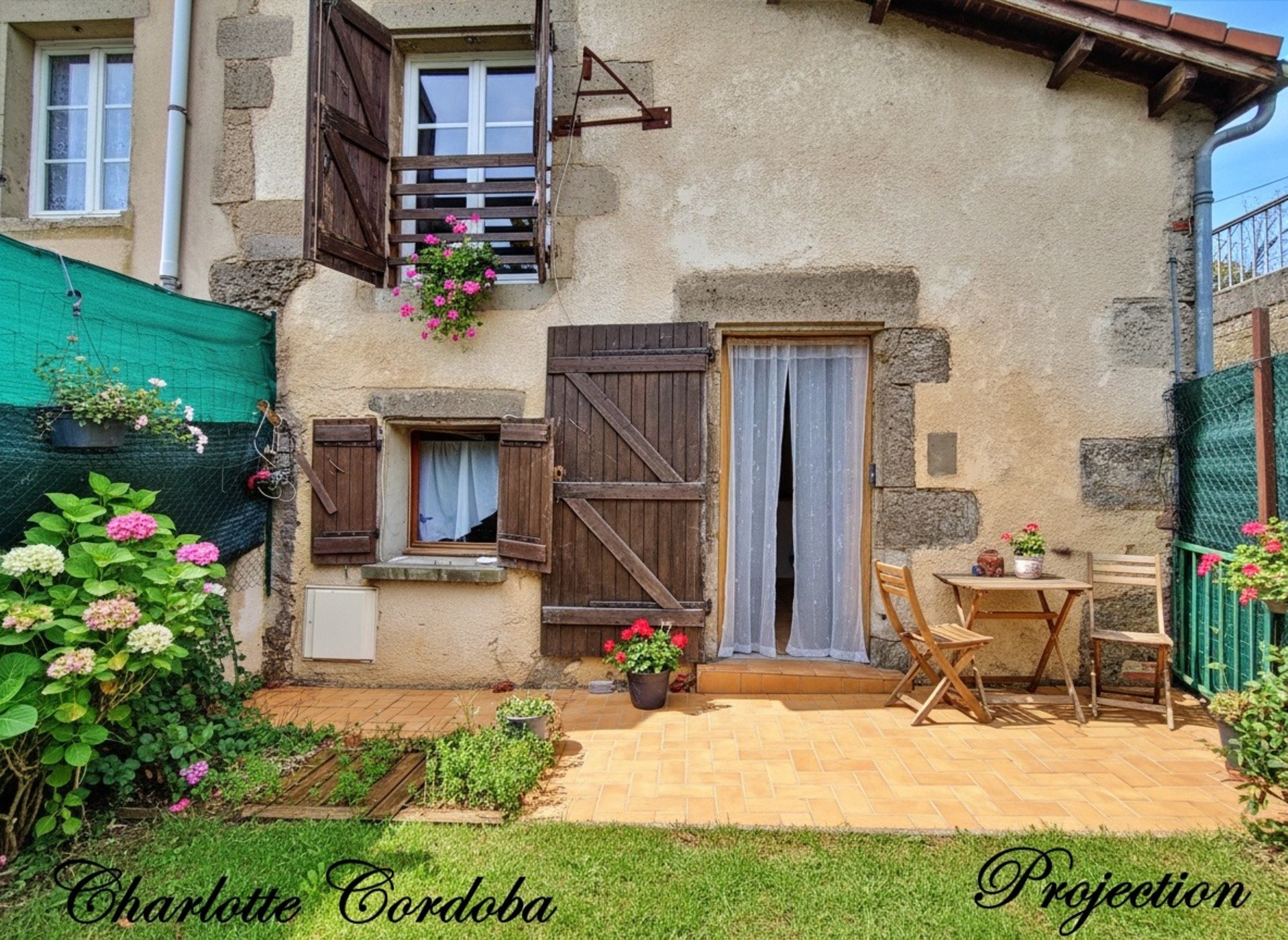 Maison de charme à 50 m du Lot avec mezzanine et terrasse