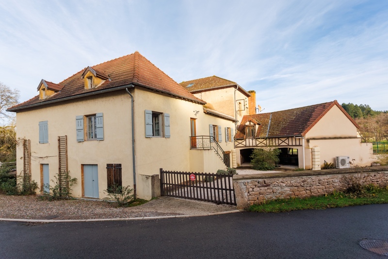 Exclusivité Propriété à vendre 10 pièces OZOLLES (71)-Ancien Moulin avec droit d'eau