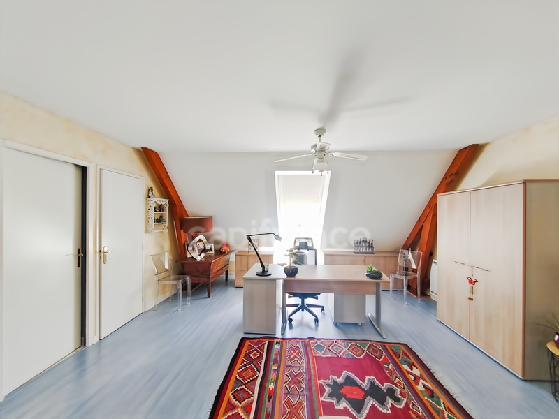 Givry (71) Maison à vendre de 250.43 m² - 6 pièces - terrain de 3 373 m² piscine !