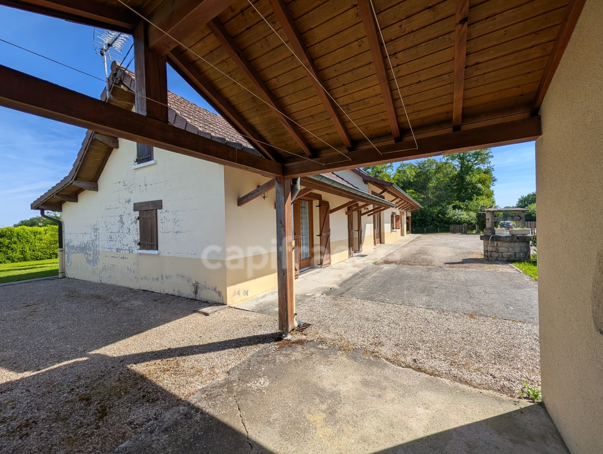 Maison à vendre 8 pièces proche de BLETTERANS (39)