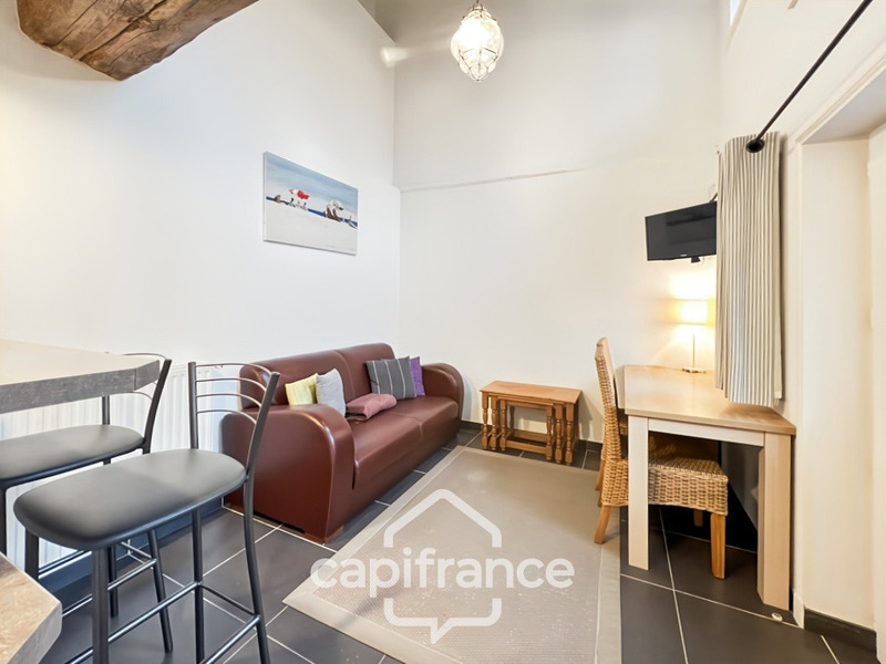 ST-LÉONARD - ENSEMBLE IMMOBILIER 28 PIÈCES - 17 CHAMBRES : APPART'HOTELS - 8 LOGEMENTS - HABITATION PRINCIPALE 280 M2 - 9 PIÈCES - 5 ha 50 - 13000 M2 CONSTRUCTIBLE - PISCINE INTÉRIEURE