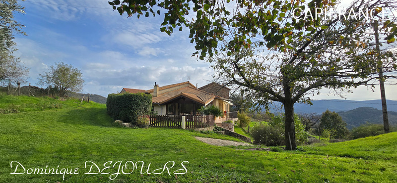 Tènement immobilier : 2 habitations et un ancien hangar agricole - 6200m² autour de la maison + bois de chênes 9700m² - source et un bassin