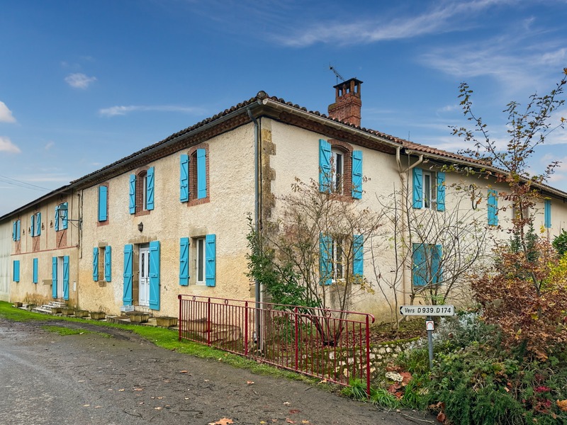 Immeuble de rapport - 580 m2 - RIGUEPEU - 4 logements avec jardin