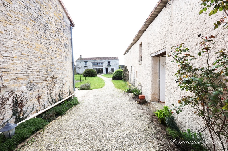 3 MAISONS, PISCINE & POTENTIEL TOURISTIQUE (gîte et maisons d'hôtes) – 1,5 HECTARE