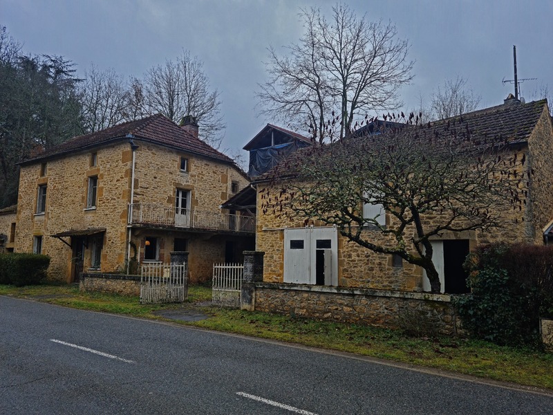 Dpt Lot (46), à vendre FRAYSSINET LE GELAT maison P6 de 124 m² avec dépendances 118 m² sur terrain de 820 m²