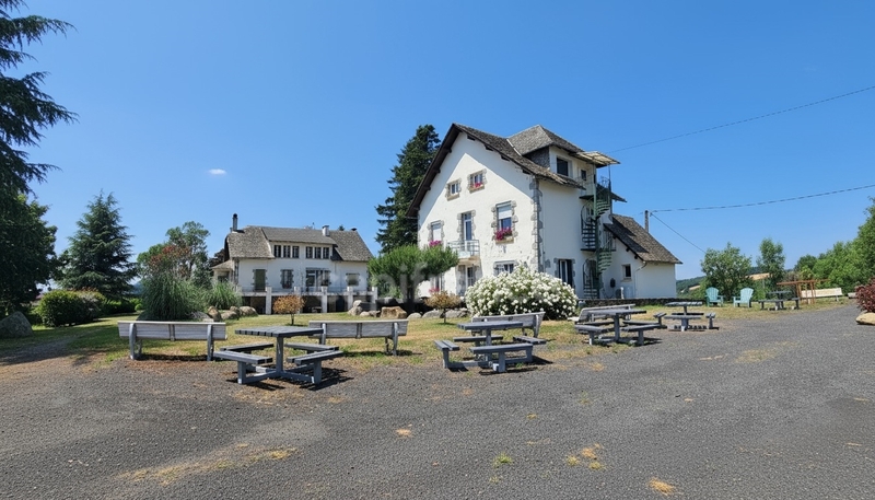 Propriété avec hebergement restauration - gîtes - chambres d'hôtes