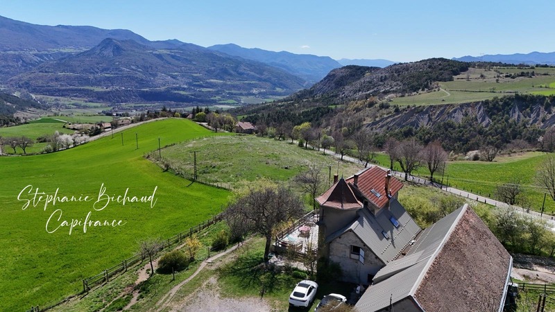 Propriete à vendre 9 pièces JARJAYES (05) dépendances zone touristique 1,8 hectare