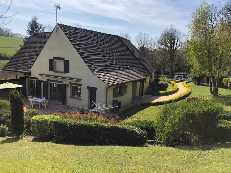 CHEZY SUR MARNE (02) à vendre joli plain-pied de 275 m2 sur un terrain clos et arboré de 5800 m2