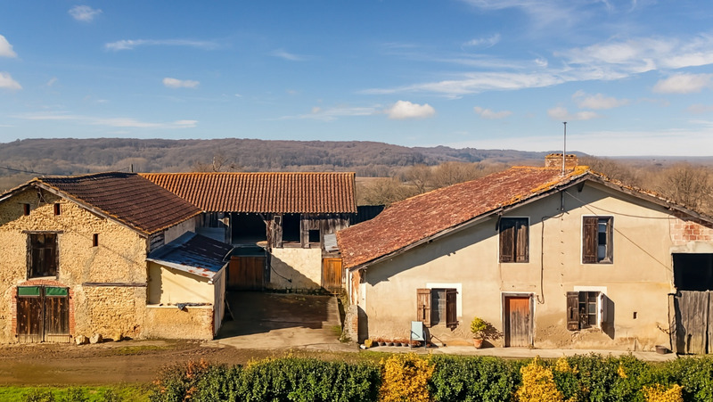 Dpt Gers (32), à vendre BERNEDE Grande maison ancienne de 500 m² habitables à rénover sur 2,5 hectares de terrain, au calme