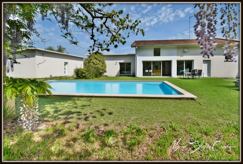 Propriété à vendre 7 pièces BENESSE MAREMNE (40) au calme avec dépendance