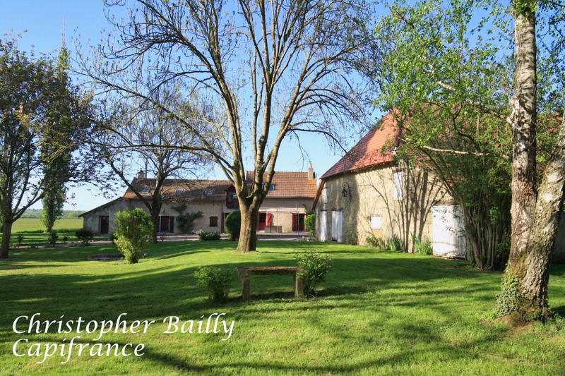 Longère 5 chambres, avec dépendances et un terrain de 3,4 hectares