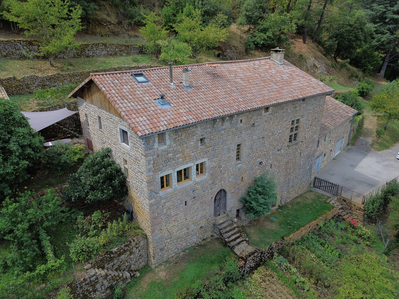 Demeure prestigieuse du XIV siècle au coeur de la belle vallée de l’Eyrieux en Ardèche, , située à 45mn de Valence (Drome) -285m² habitable sur 2ha de terrain