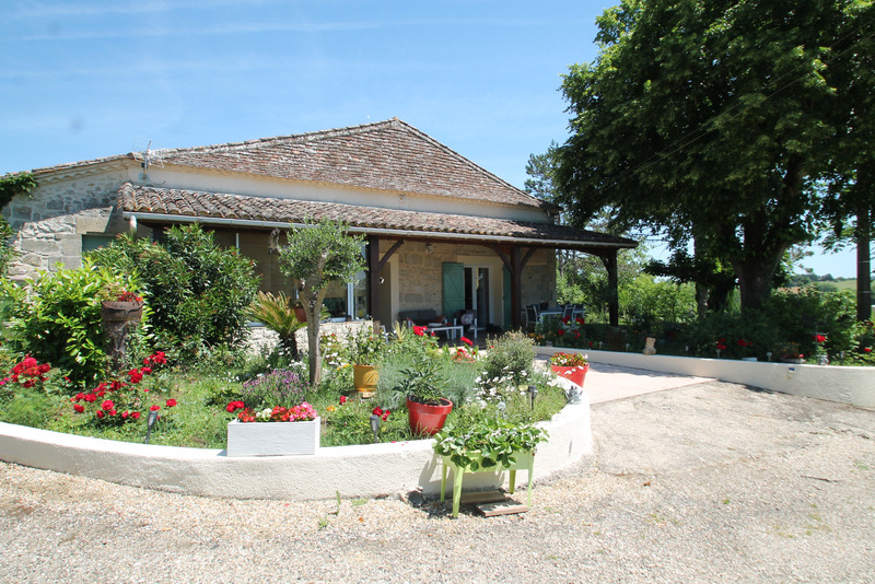 Maison en pierre 163 m² avec dépendances – Piscine- Vue dégagée – terrain 18 000m²- VIRAZEIL (47), à 5 min de Marmande