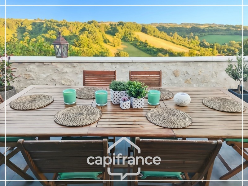 Maison d'architecte en pierre 200m², vue dégagée plein sud, piscine,lumineuse ,commodités à pied, 25min Agen, 20 min Golfech