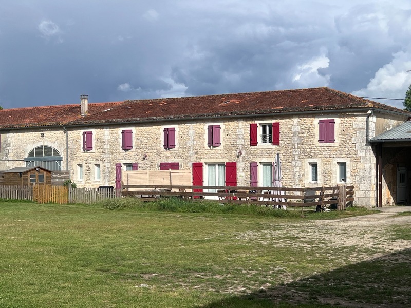 Maison à vendre 16 pièces CHAMPAGNE (17)