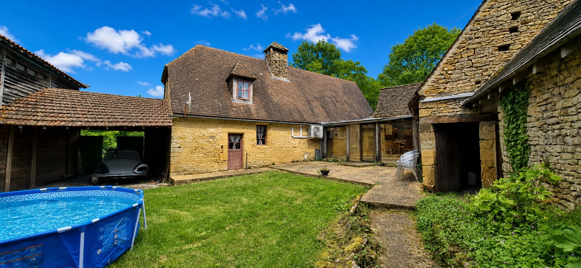 LA CHAPELLE AUBAREIL (24), Maison de 8 pièces, 200 m2 habitable