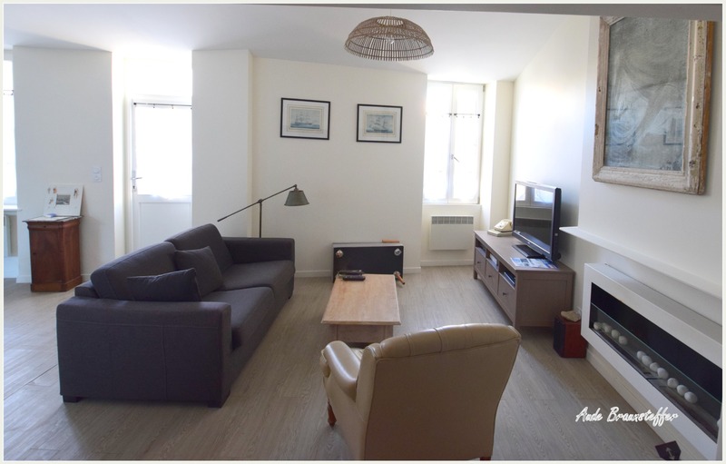 Maison entièrement rénovée à vendre 4 pièces SAINT CLEMENT DES BALEINES (17) à 200 m du centre