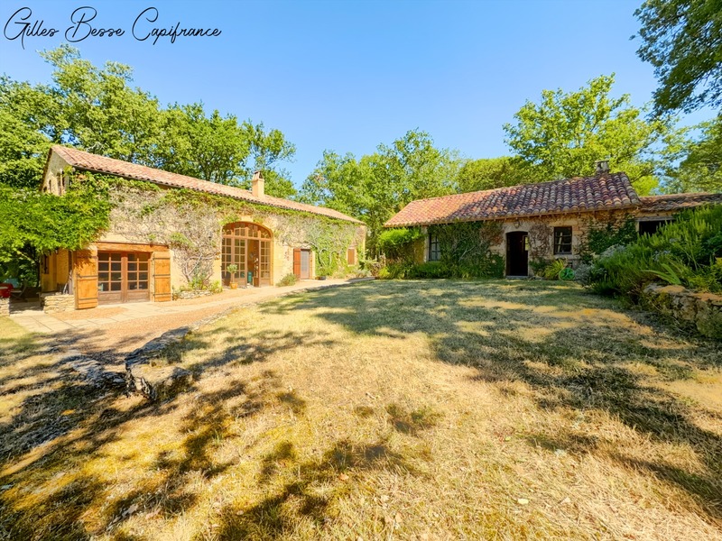 Maison et annexes à MAUZAC ET GRAND CASTANG (24)