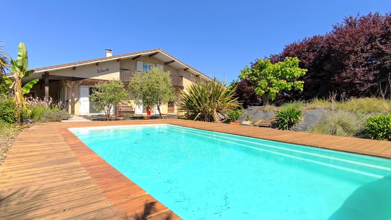 MAISON FAMILIALE AVEC PISCINE, BODEGA ET ART DE VIVRE À RENUNG (40)