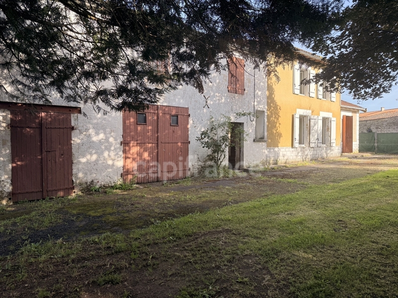 Maison à renover avec dépendances, Marsais