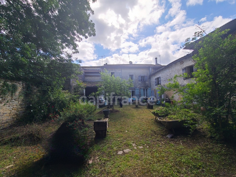 Maison Charentaise 134m² terrain 2612m² et Dépendances