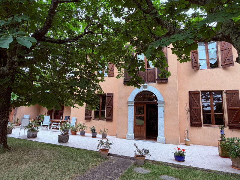 Propriété 358 m2 à vendre -avec 7700 m2 de parc - Maison 8 pièces de 234 m2, gîte de 124 m2 et piscine proche de MARCIAC (32)