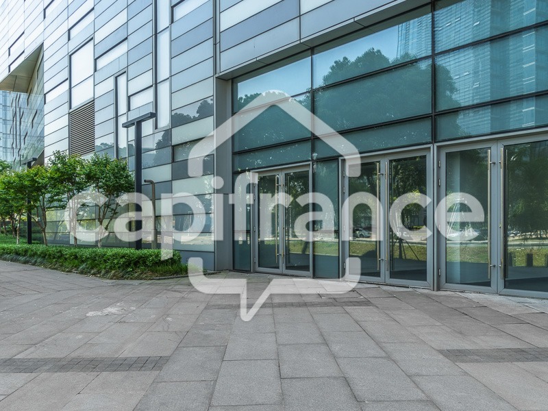 PLEYBEN (29) - Immeuble mixte - Local commercial 200m² + habitation 166m² - fort potentiel