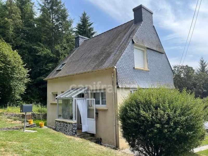 Maison rénovée 3 chambres – Vue dégagée – Sous sol - Sans vis à vis – 10 minutes de Carhaix - 50 minutes des plages