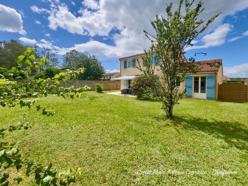 SAINT BEAUZIRE (63) Maison P6 avec suite parentale, 4 chambres, garage, terrasse et jardin clos