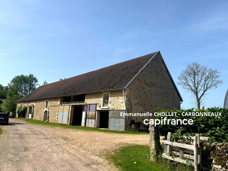 ENSEMBLE DE GRANGES ET TERRES – PLUS DE 7 HECTARES – ENTRE POUILLY-EN-AUXOIS ET SAULIEU
