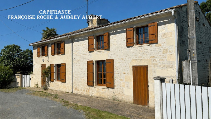 Ensemble immobilier : maison + 1 gîte + une annexe à rénover + garage et atelier et jardin clos à  NIEUL LES SAINTES (17)