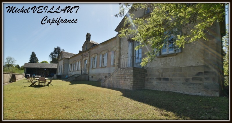 Résidence à vendre 21 pièces BOURBON L'ARCHAMBAULT (03), 8 appartements, Site cure thermale