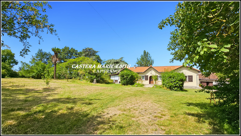 Maison MEUBLEE de PLAIN-PIED - 7 pièces +Véranda + Hangar - Proche VIC-FEZENSAC dans le GERS (32)