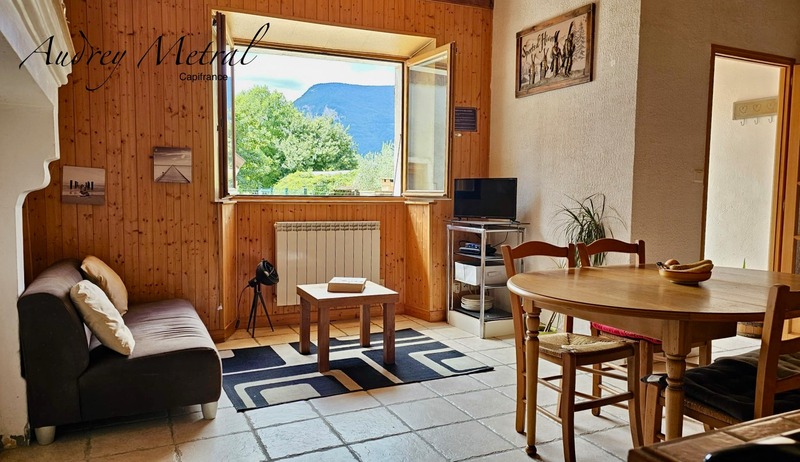 Maison de village en pierre mitoyenne à vendre à Ruffieux, d'env.65 m2 habitable, 1h de Genève, 45 minutes d’Annecy et 30 minutes d’Aix-les-Bains