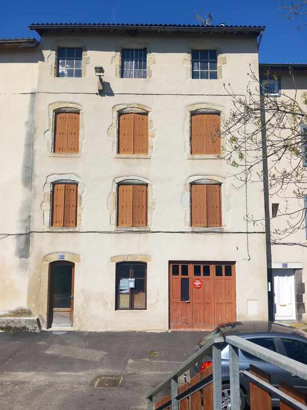 Maison de ville 88 m² avec garage, grenier aménageable et fort potentiel d'investissement – Quartier du Moutier à Thiers