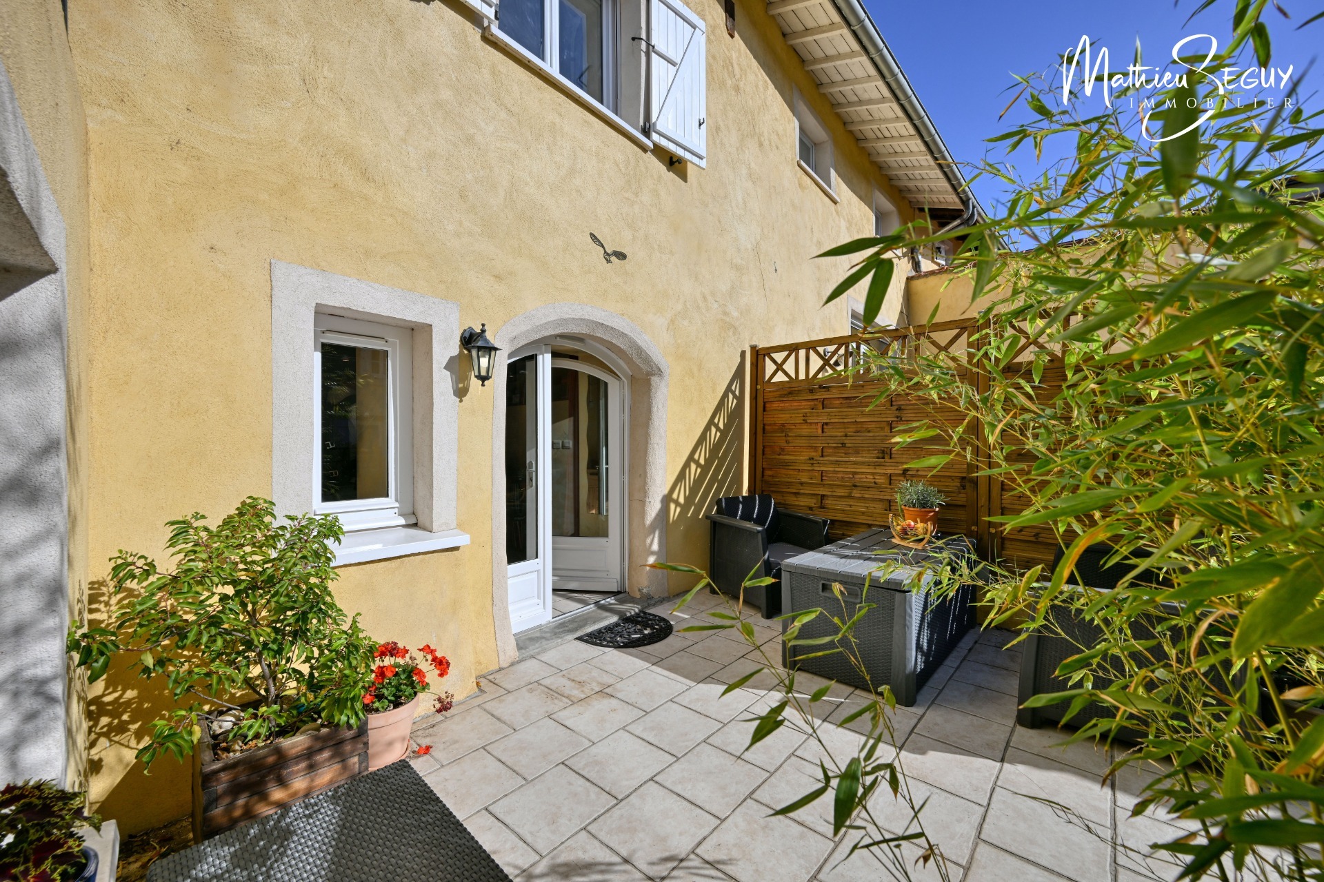 Maison P3 avec terrasse, remise, et 2 stationnements