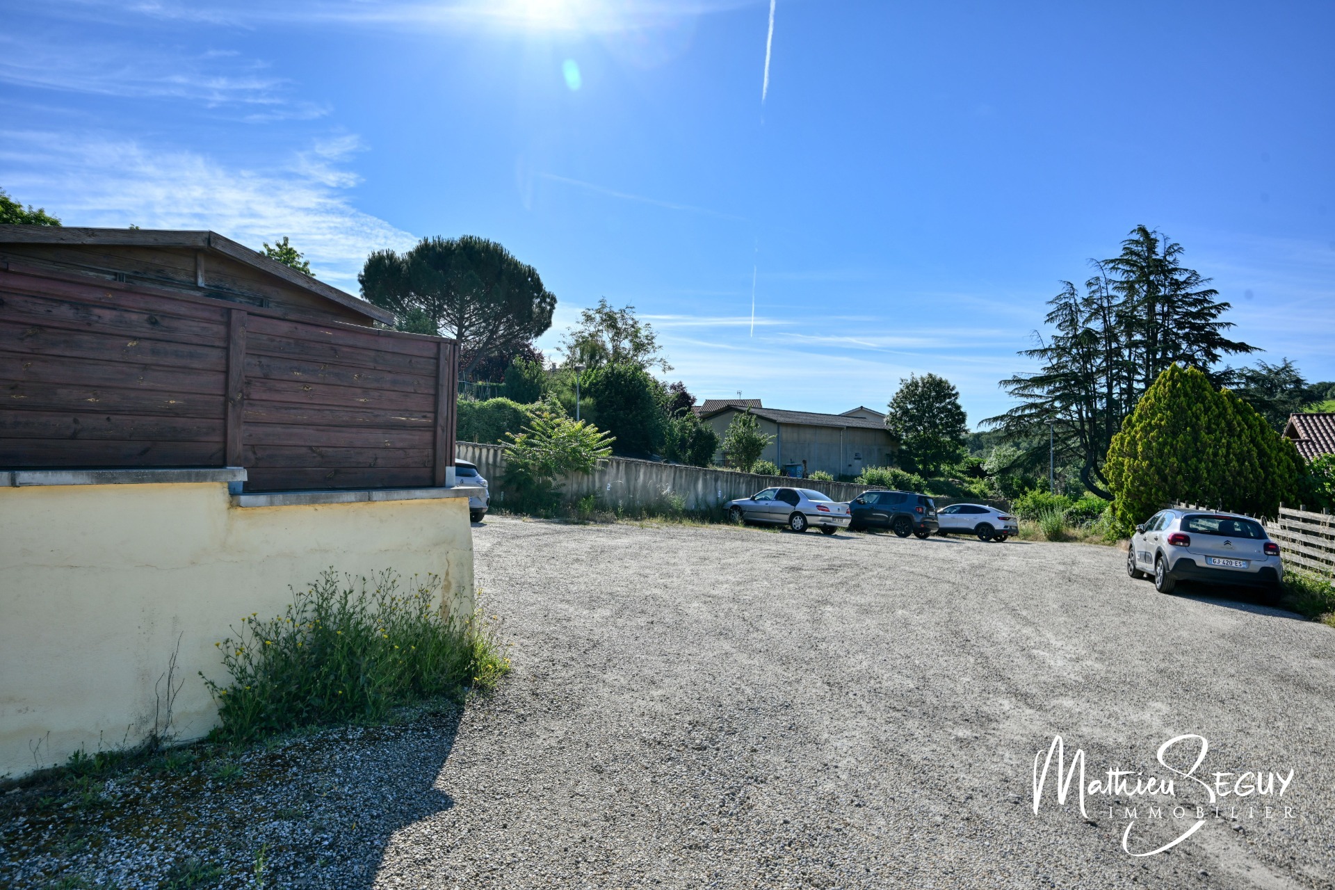 Maison P3 avec terrasse, remise, et 2 stationnements